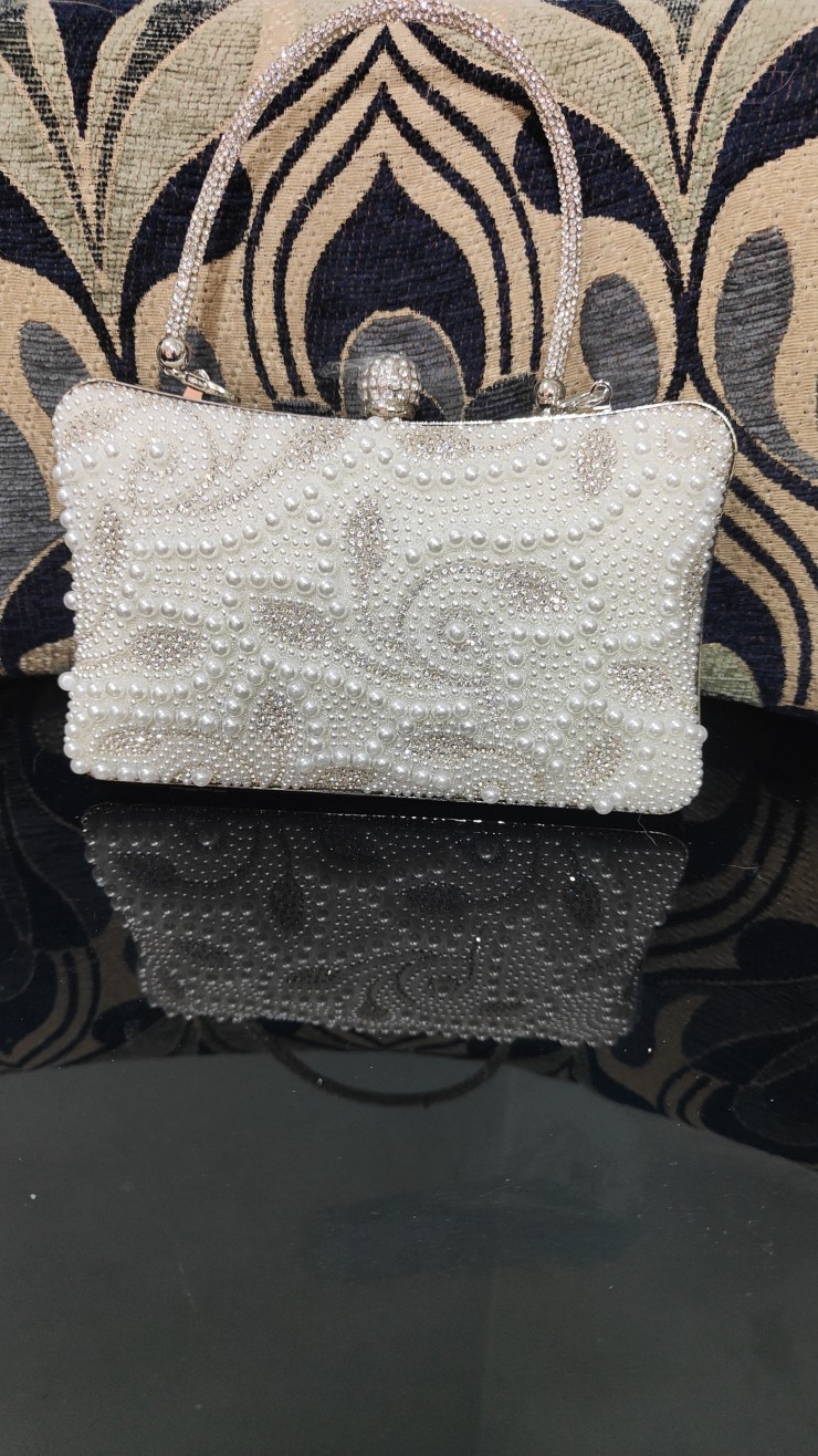 Pearls dinner bag