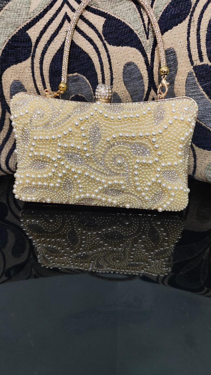 Pearls dinner bag