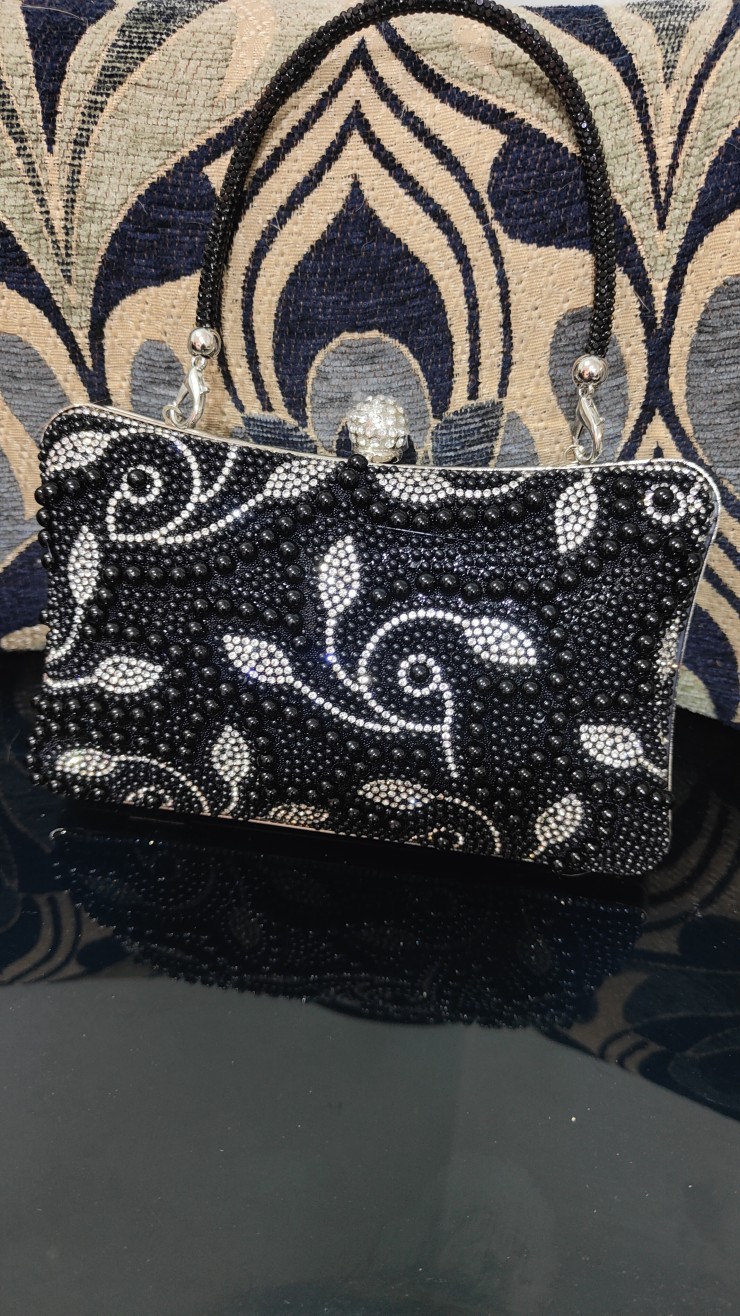 Pearls dinner bag
